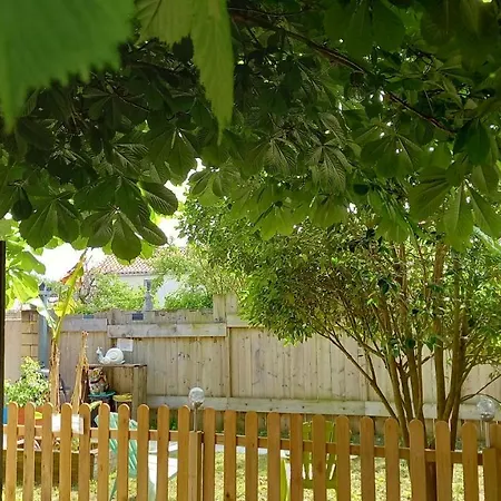 Les Jardins De Holiday home *